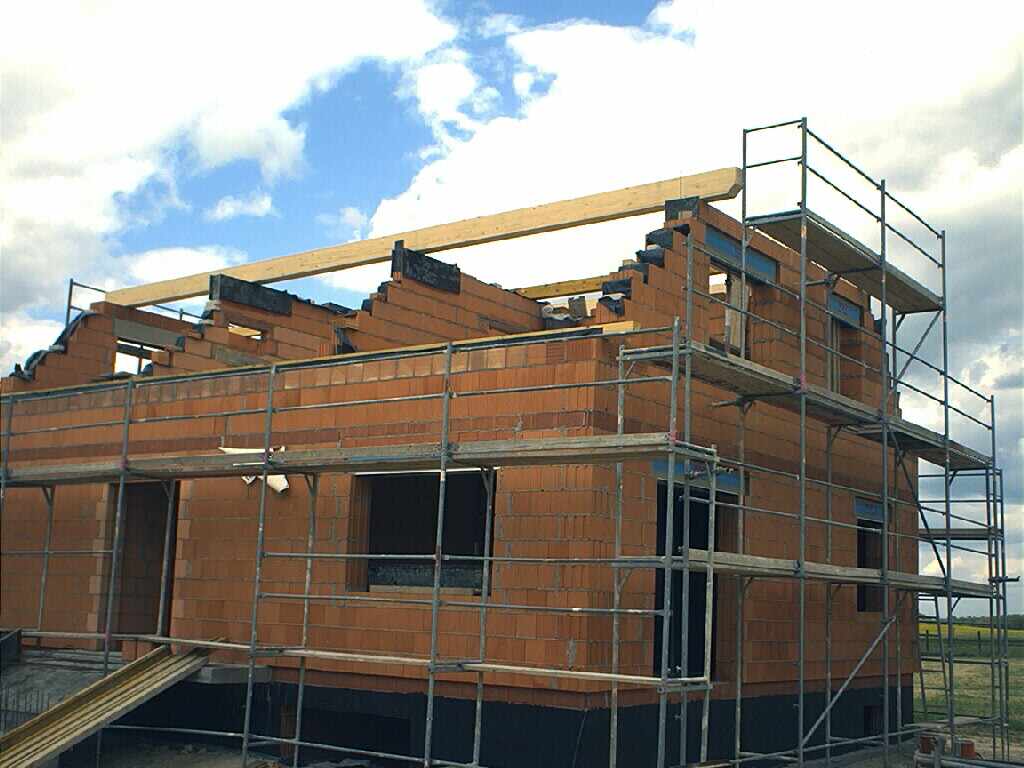 Dachgescho&szlig; mit Dachbalken